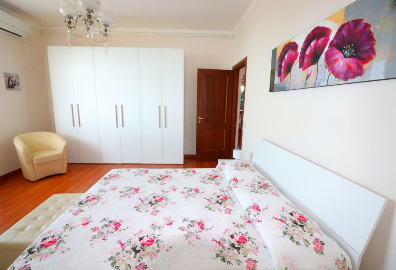 La Rosa Del Sud - De Vivo Realty Sorrento Apartment Bagian luar foto